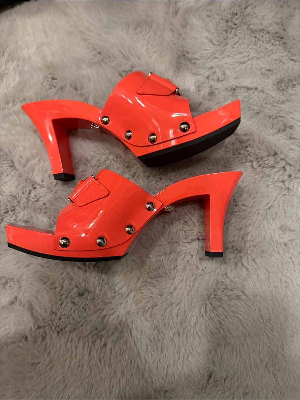 Versace Coral colored Slide Sandals with Medallion in silver - Picture 4 of 5